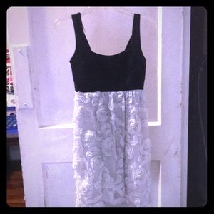 Women’s Dress Sz 4 SUPER CUTE !